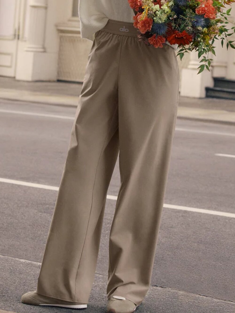ALO Yoga Straight Leg Trouser Gravel Color👧🏻Woman's Regular 30" Inseam Pants💟 - Picture 2 of 8